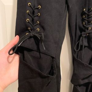 Ripped leggings with mesh